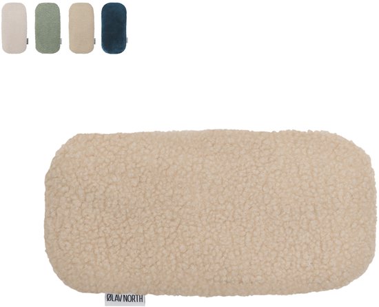 Zandbeige teddy hoes van een warmtekussen met kleine kleurstalen erboven.