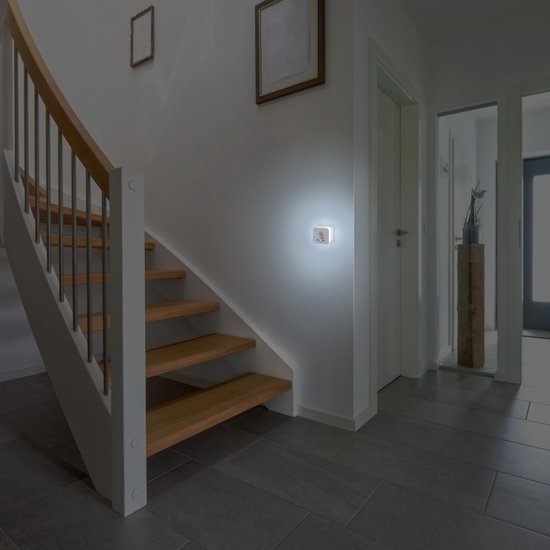 Hama Led-nachtlampje Met Stopcontact 2 USB-uitgangen Bewegings- En Lichtsensor van Hama — afbeelding 4