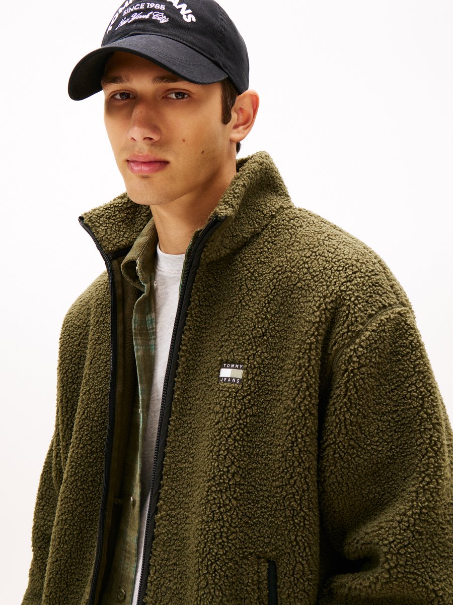 Tommy Jeans Vest Tjm Rlx Badge Zip Thru Teddy Ext Dm0dm22345 Gy1 Mannen Groen