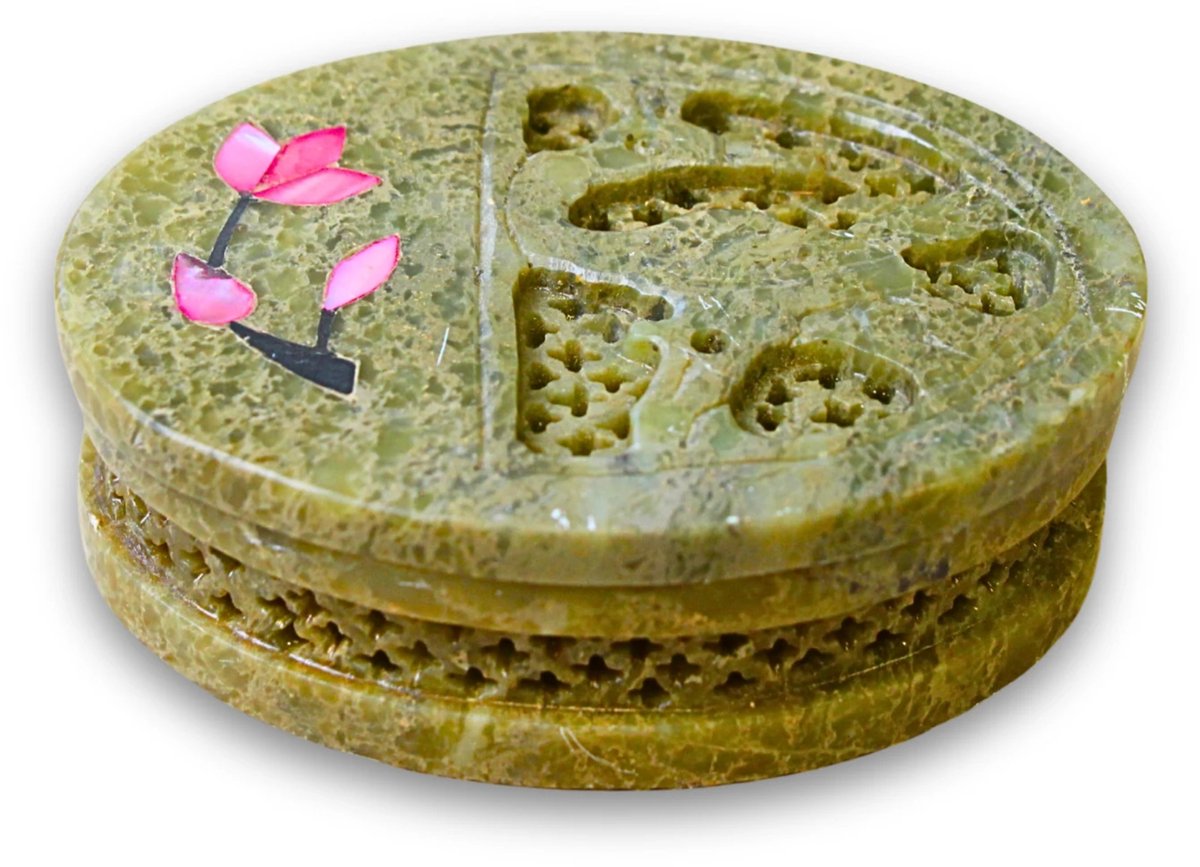 Ruben Robijn Speksteen doosje ovaal met bloem / gaatjes 10 cm Beige - groen