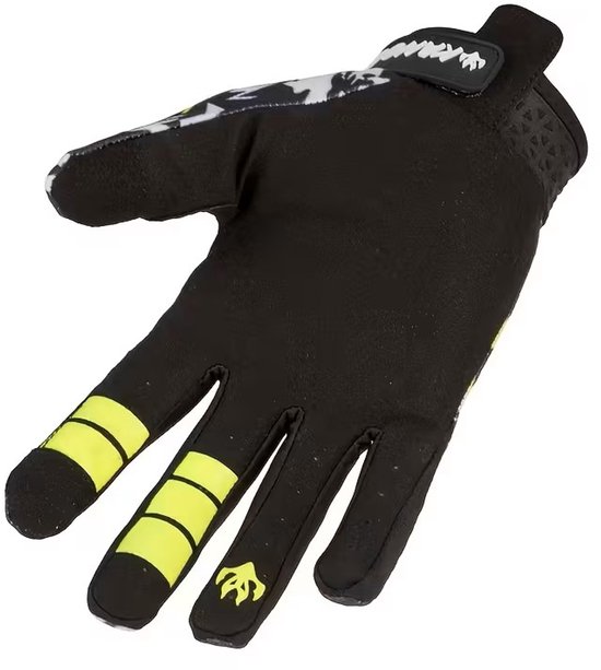 Enkele zwarte handschoen met opvallende gele strepen op de vingertoppen en een patroon op de rug.