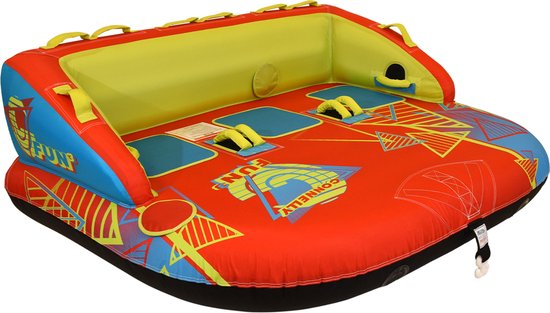 Rode, blauwe en gele opblaasbare tube met zitplaatsen en handgrepen. Grafische prints met pijlen en de tekst 'FUN CONELLY'.