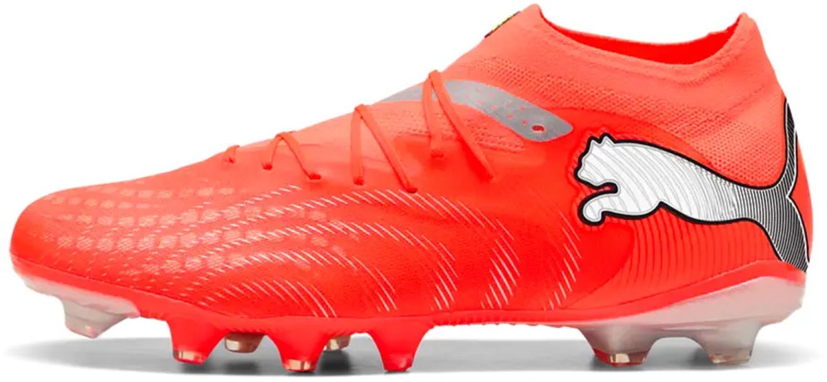 Puma Future 9 Pro FG/AG voetbalschoenen in rood en oranje, EU 40, met een innovatief dubbellaags bovenwerk.