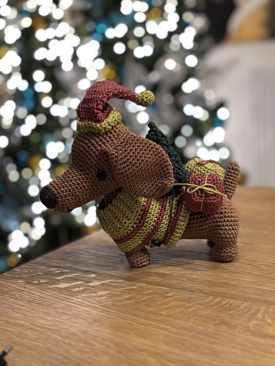 Corneeltje Wol - Haakpakket Ties de Kerst-Teckel - Cadeau tip - Haken