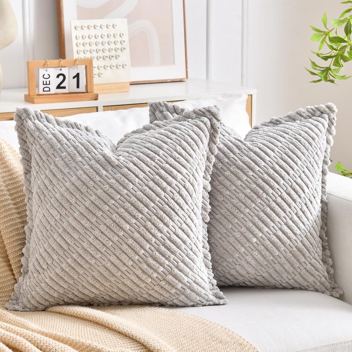 Famanu Ribfluweel corduroy kussenhoezen (50x50 cm) – zachte vierkante boho sierkussenhoezen – onzichtbare rits – grijs lichtgrijs