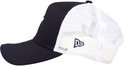 Vue latérale d'une casquette noire avec côtés en mesh blanc et logo New Era.
