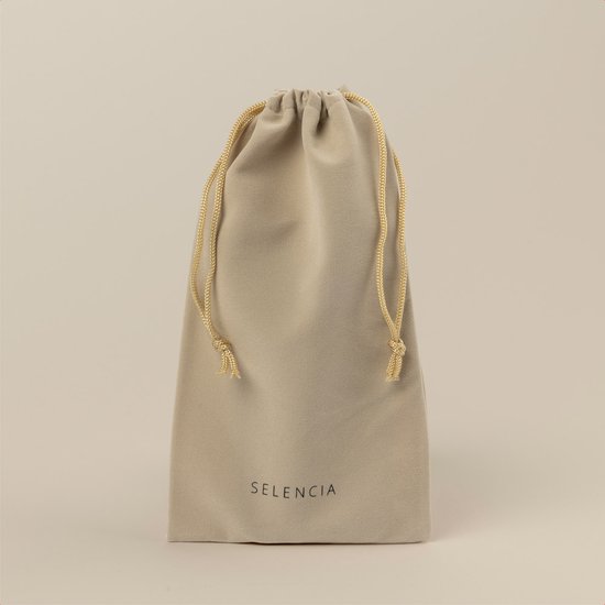 Pochette en tissu couleur sable avec cordon de serrage doré et logo 'SELENCIA'.