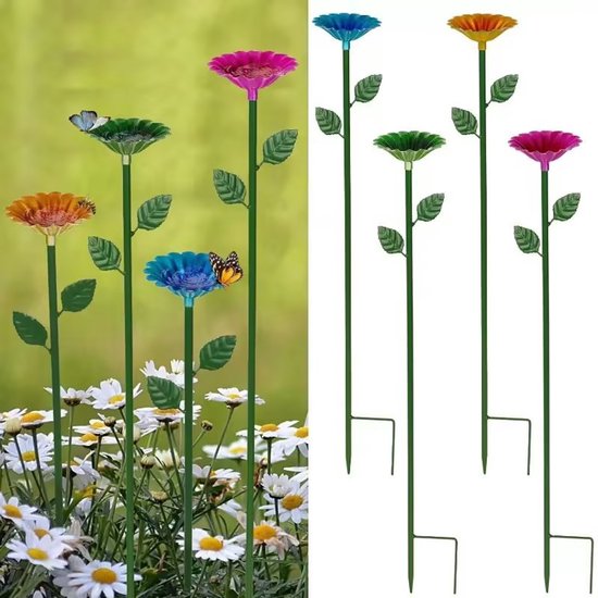 À droite : mangeoires à abeilles séparées rose, bleu, vert et orange. À gauche : abeilles et papillons sur des mangeoires à abeilles dans un jardin fleuri.