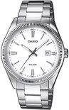 Montre Casio argentée pour homme avec cadran blanc et guichet de date.