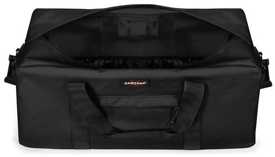 Openstaande zwarte Eastpak reistas, met zichtbaar interieur en vakjes.