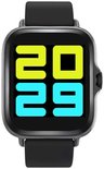 Zwarte smartwatch met een scherm dat '20' en '29' toont in grote, felgekleurde cijfers.