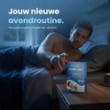 Homme au lit attrapant des bandelettes nasales PurelyGoods. Votre nouvelle routine du soir. La respiration par le nez fait la différence.