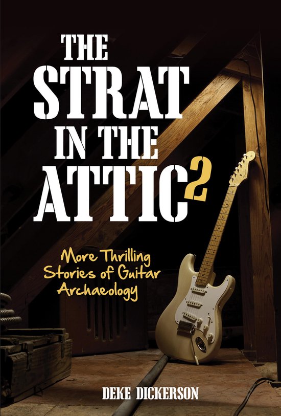 Boek met de titel "The Strat in the Attic 2". Een witte elektrische gitaar staat op een zolder.