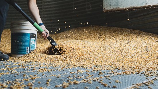 Lichtgewicht aluminium schep met ergonomische antislip grip en glasvezelkern voor tuinieren en landbeheer — afbeelding 5