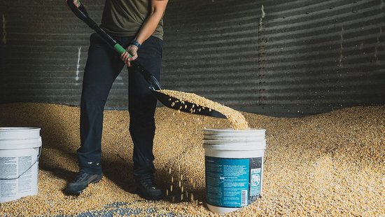 Lichtgewicht aluminium schep met ergonomische antislip grip en glasvezelkern voor tuinieren en landbeheer — afbeelding 4