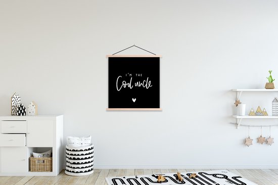 Posterhanger incl. Poster 90x90 cm - Schoolplaat - Quotes - 'I'm the cool uncle' - Spreuken - Textielposter - Blanke latten