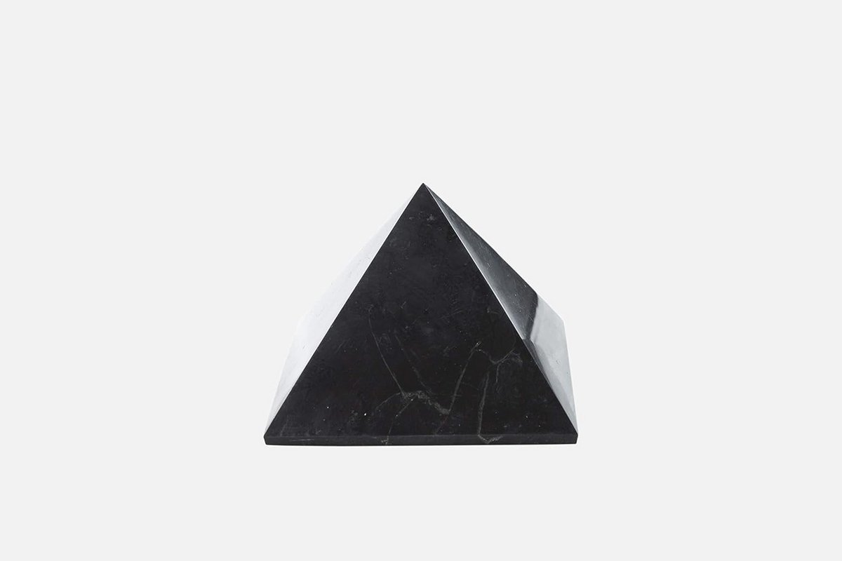 Polijste Shungite Piramide 5 cm uit Karelië
