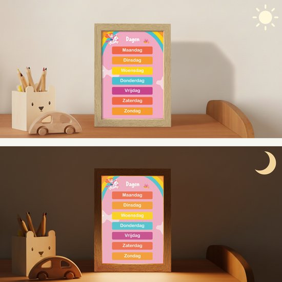 Nachtlampje 15x20 cm - Kinder lamp - Dagen van de week - Educatief - Leren voor kinderen - Roze - Tafellamp kinderkamer - Slaapkamer lamp - Bedlamp kinderen - Kinderlampje stopcontact - Wandlamp babykamer - Nachtlampjes van Decoware — afbeelding 4