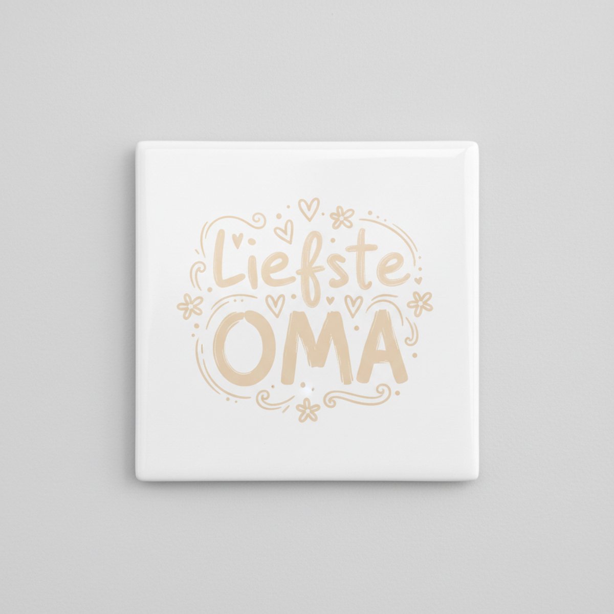 Nevolis Liefdevolle Quote Keramische Tegel “Liefste Oma” – Zacht Bloemend Typografie Design, Hartverwarmend Familiecadeau, Woondecoratie Tegel 15 x 15 cm Multi Color