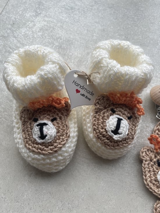 Maminobaby.nl | Baby geschenkset jongens | Handgehaakte babyslofjes | Handgemaakte bijtring | Handgemaakte speenkoord | Babyshower | Babyslofjes 0–6 maanden | Handgemaakt babycadeau| Uniek baby cadeau | Kraamcadeau | — afbeelding 4