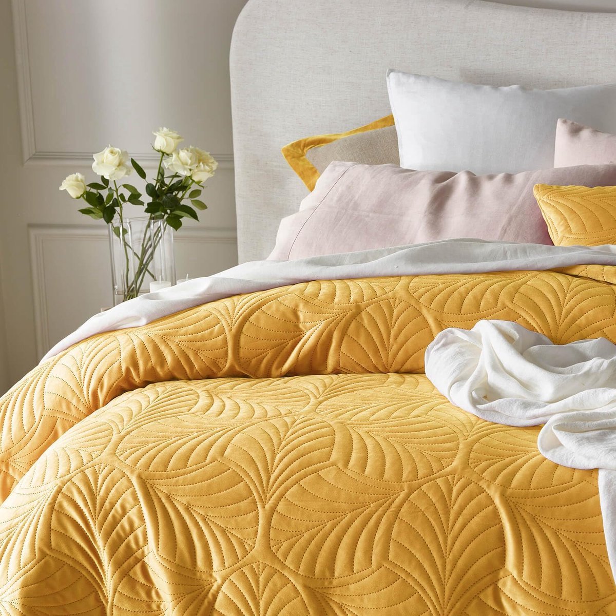 Stunq® Zachte en Textiele Bedsprei in Mosterdgele - 170 x 210 cm