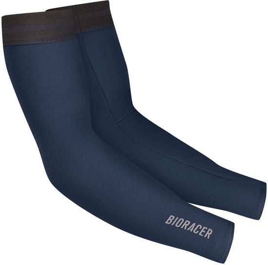 Twee donkerblauwe Bioracer beenwarmers met zwarte boord bovenaan en logo.