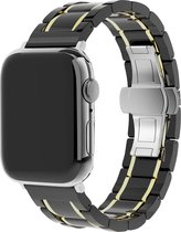 Strap-it Luxe Keramieke schakel band - Geschikt voor Apple Watch bandje - Series 1/2/3/4/5/6/7/8/9/SE/Ultra (2) - Zwart/Goud - Keramiek/metalen band met vlindersluiting - RVS iWatch bandje voor maat: 42 mm 44 mm 45 mm 49 mm