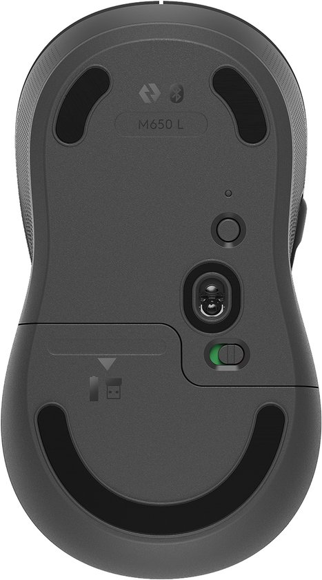 Onderkant van de grijze Logitech M650 L muis, met modelnummer en sensor.