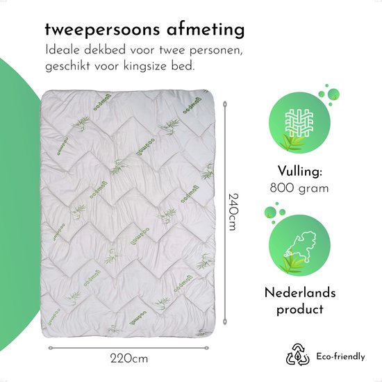 Witte zomerdekbed met groen bamboe bladpatroon, maat 220x240cm. Eco-friendly.