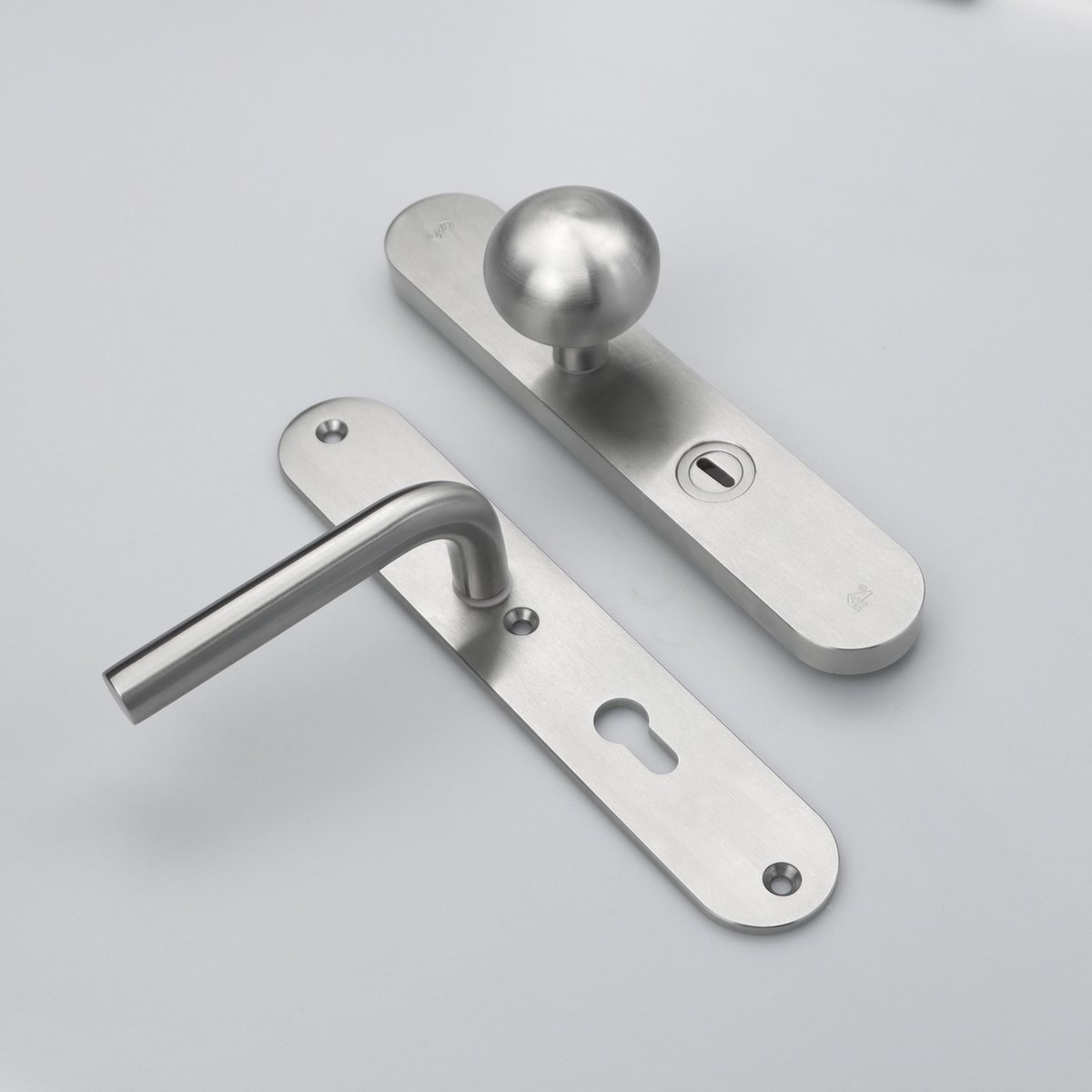 MASSIEF RVS Tzunali Deurbeslag. Model MINHO SKG*** BREED T=15/5 VKTB (kerntrek) PC72 BUITEN KNOP CASTELLO; BINNEN KRUK PORTO