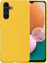 Hoesje Geschikt voor Samsung A13 5G Hoesje Siliconen Case - Hoes Geschikt voor Samsung Galaxy A13 5G Hoes Siliconen - Geel