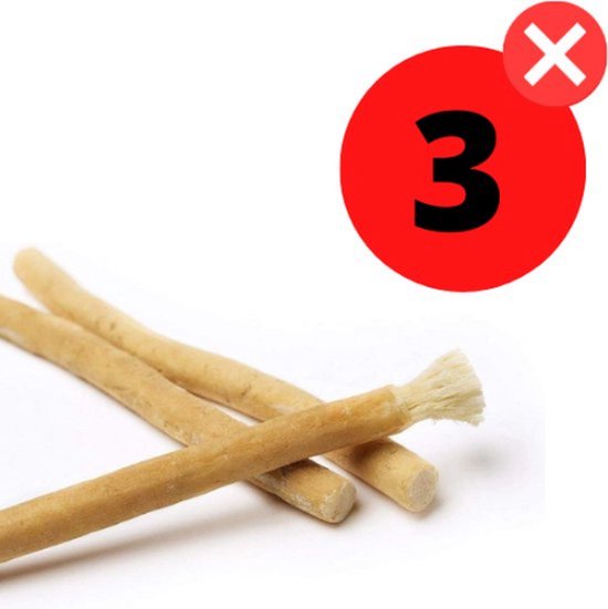 Drie miswak stokjes, een natuurlijke tandenborstel met geborstelde vezels aan één uiteinde.
