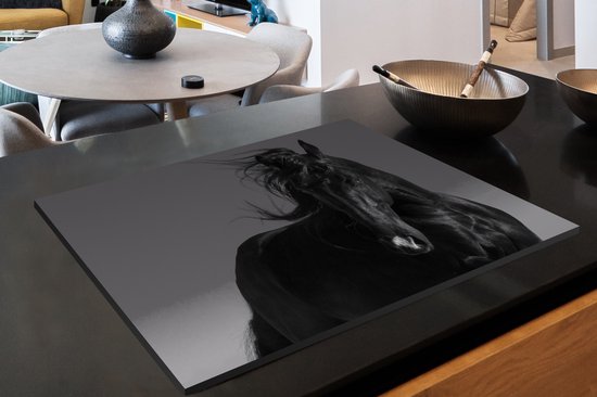 KitchenYeah® Inductie beschermer 81.2x52 cm - Paard - Dieren - Manen - Zwart - Kookplaataccessoires - Afdekplaat voor kookplaat - Inductiebeschermer - Inductiemat - Inductieplaat mat