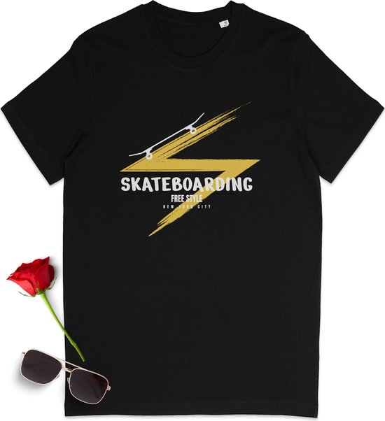 Skateboard t shirt - Skateboarding tshirt - t-shirt mannen met skateboard print - Tshirt vrouwen met skateboard opdruk - Dames en Heren skateboard shirt - Unisex maten: S M L XL XXL XXXL - T-shirt kleur: Zwart.