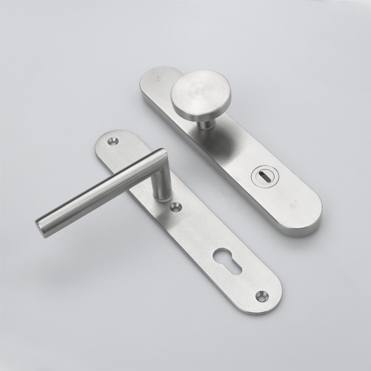 MASSIEF RVS Tzunali Deurbeslag. Model MINHO SKG*** BREED T=15/5 VKTB (kerntrek) PC92  BUITEN KNOP TORRES C; BINNEN KRUK ANADIA