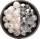 74x stuks kunststof kerstballen mix van parelmoer wit en zilver 6 cm - Kerstversiering
