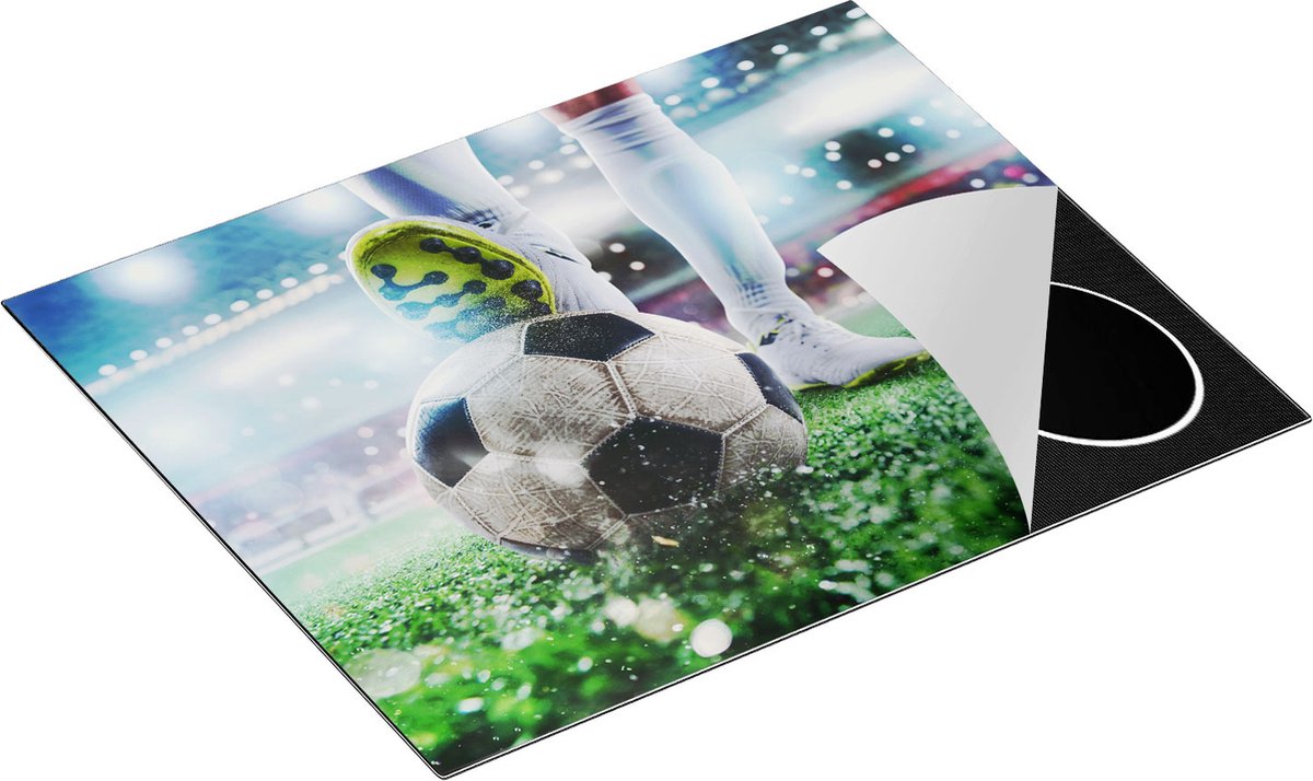 Chefcare Inductie Beschermer Voetbalspeler met de Bal in het Stadion - 65x55 cm - Afdekplaat Inductie - Kookplaat Beschermer - Inductie Mat