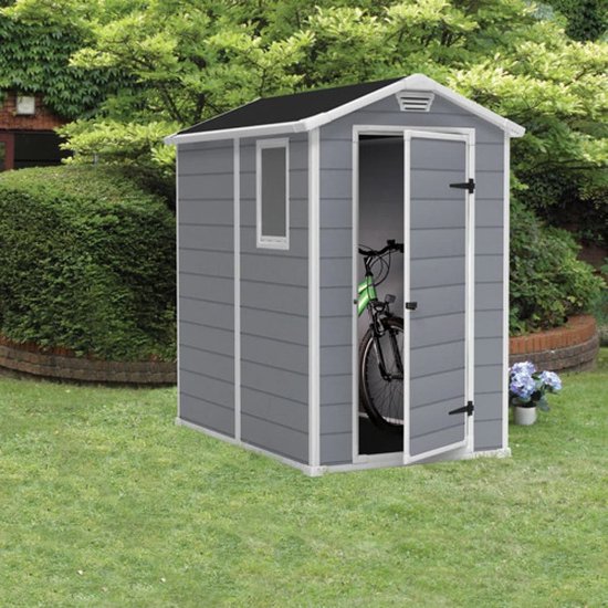 Grijs Manor Pent 6x4 tuinhuis met schuin dak, open deuren met fiets erin. Gelegen in een tuin.