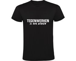 Tegenwerken is ook werken Heren T-shirt - bedrijf - collega - werknemer - personeel - teamgenoot - grappig