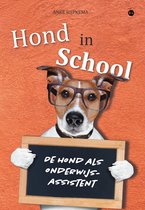 Hond in school