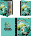 Afbeelding van het spelletje Bulbasaur - Pokémon 4 pockets Verzamelmap voor 240 kaarten + Pokémon Balpen + 5 Pokémon Stickers {Speelgoed voor kinderen jongens meisjes | Verzamelalbum Map Pokemon Sword & Shield GO Elite Trainer Box | Pokéball Poké-ball Poké ball}