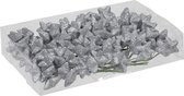 108x Zilveren glitter mini sterretjes stekers kunststof 4 cm - Kerststukje maken onderdelen