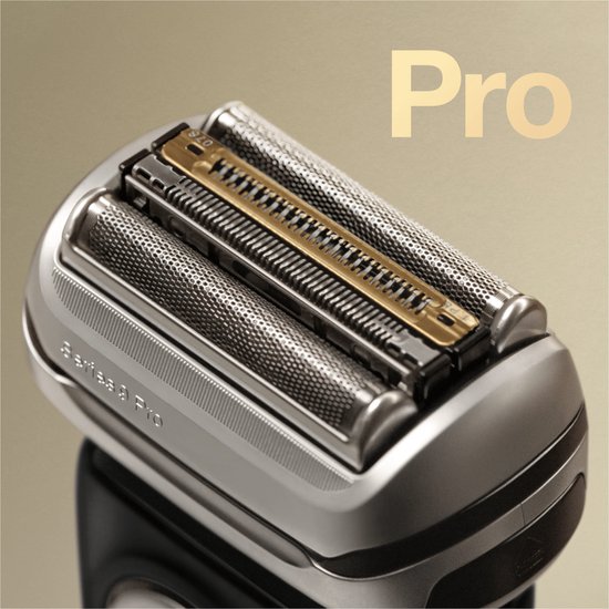 Braun Series 9 Pro scheerhoofd met zilveren mesjes en een gouden trimmer.