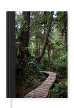 Notitieboek - Schrijfboek - Houten brug in de bemoste bossen van het regenwoud in Costa Rica - Notitieboekje klein - A5 formaat - Schrijfblok