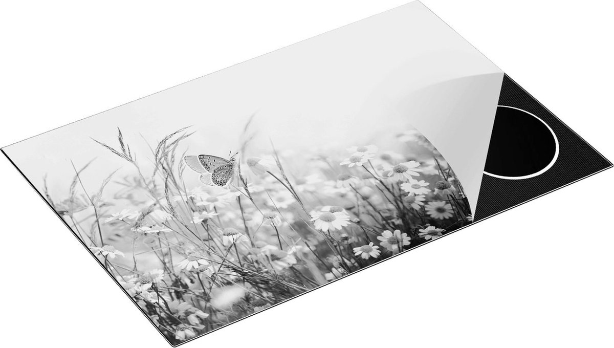 Chefcare Inductie Beschermer Witte Kamille Bloemen met een Vlinder - Zwart Wit - 78x52 cm - Afdekplaat Inductie - Kookplaat Beschermer - Inductie Mat