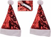 2x stuks glimmende verander/wrijfbare pailletten kerstmutsen rood/zilver- Wrijf pailletten kerstmutsen