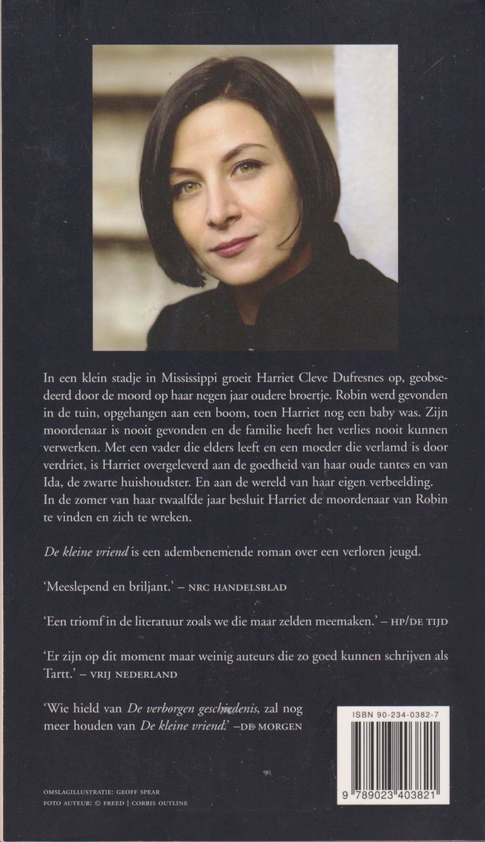 Portrait d'une femme aux cheveux bruns courts, regardant le spectateur. Le texte dit 'De kleine vriend'.