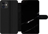 Bookcase Geschikt voor iPhone 12 Pro Max telefoonhoesje - Marmer print - Zwart - Natuurstenen - Met vakjes - Wallet case met magneetsluiting
