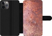 Bookcase Geschikt voor iPhone 11 Pro telefoonhoesje - Roest print - Metaalplaat - Vintage - Met vakjes - Wallet case met magneetsluiting