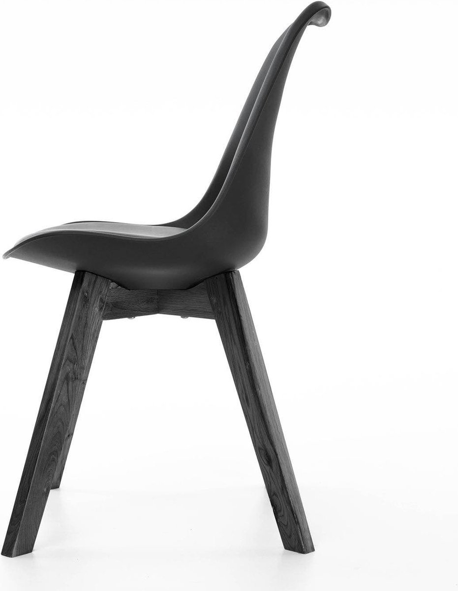 KOSMI - Set van 4 zwarte stoelen van metaal en licht hout, industriële stijl, van mat zwart metaal en zitting van licht hout KOSMI - Set van 4 zwarte stoelen van metaal en licht hout, industriële stijl, van mat zwart metaal en zitting van licht hout